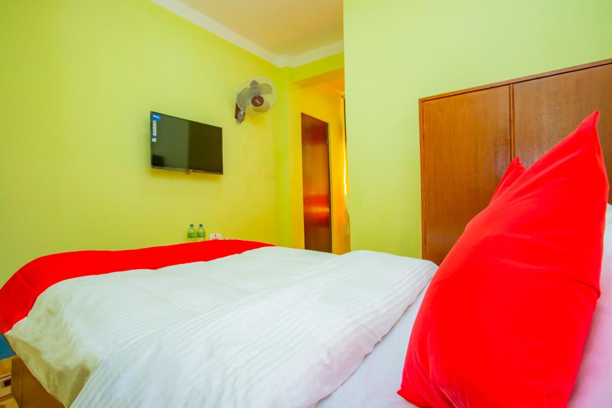 Oyo 589 Hotel Trimurti Катманду Екстериор снимка