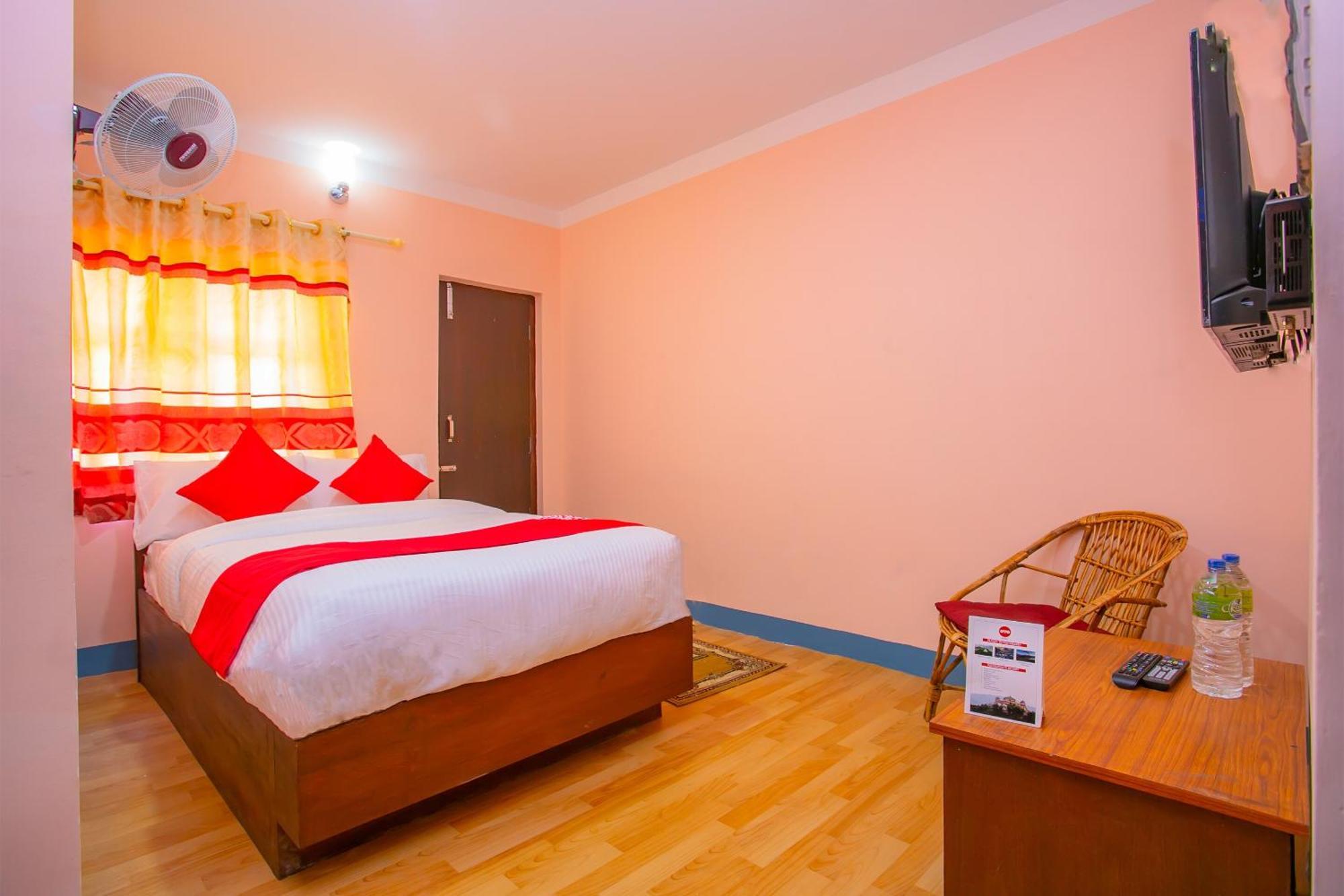 Oyo 589 Hotel Trimurti Катманду Екстериор снимка
