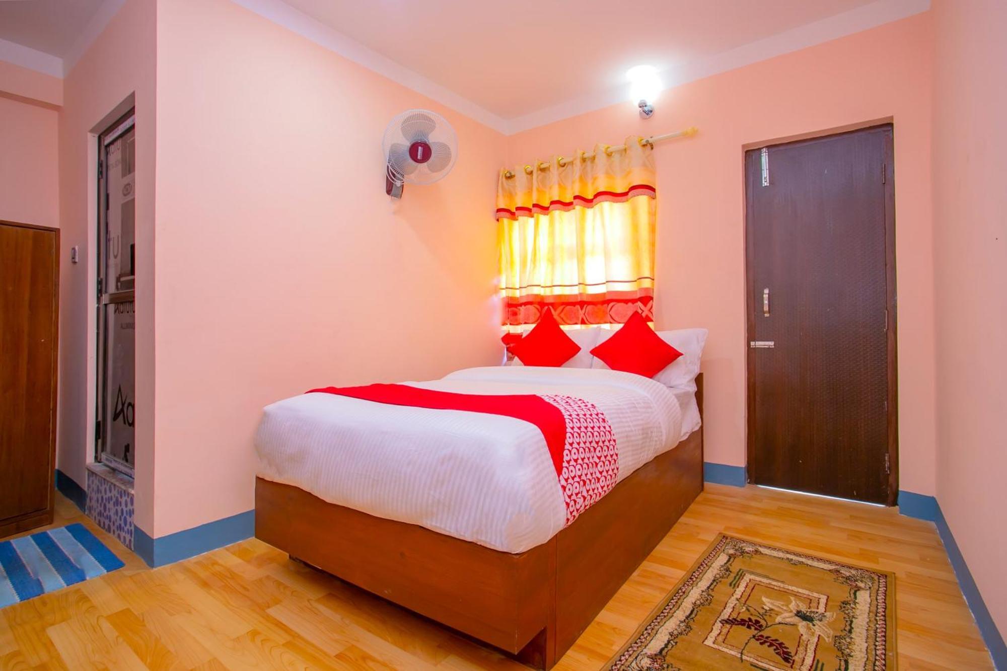 Oyo 589 Hotel Trimurti Катманду Екстериор снимка