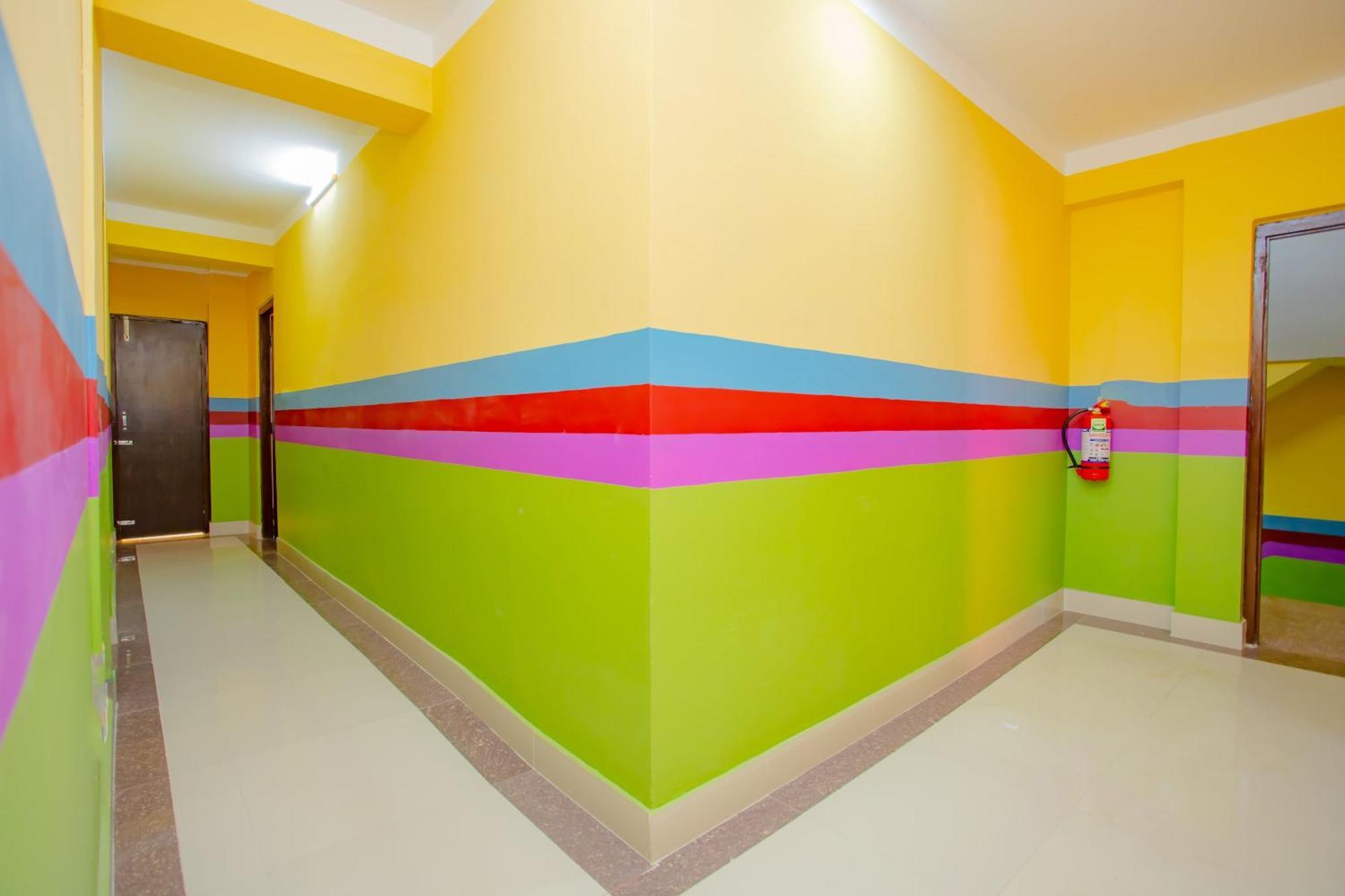 Oyo 589 Hotel Trimurti Катманду Екстериор снимка