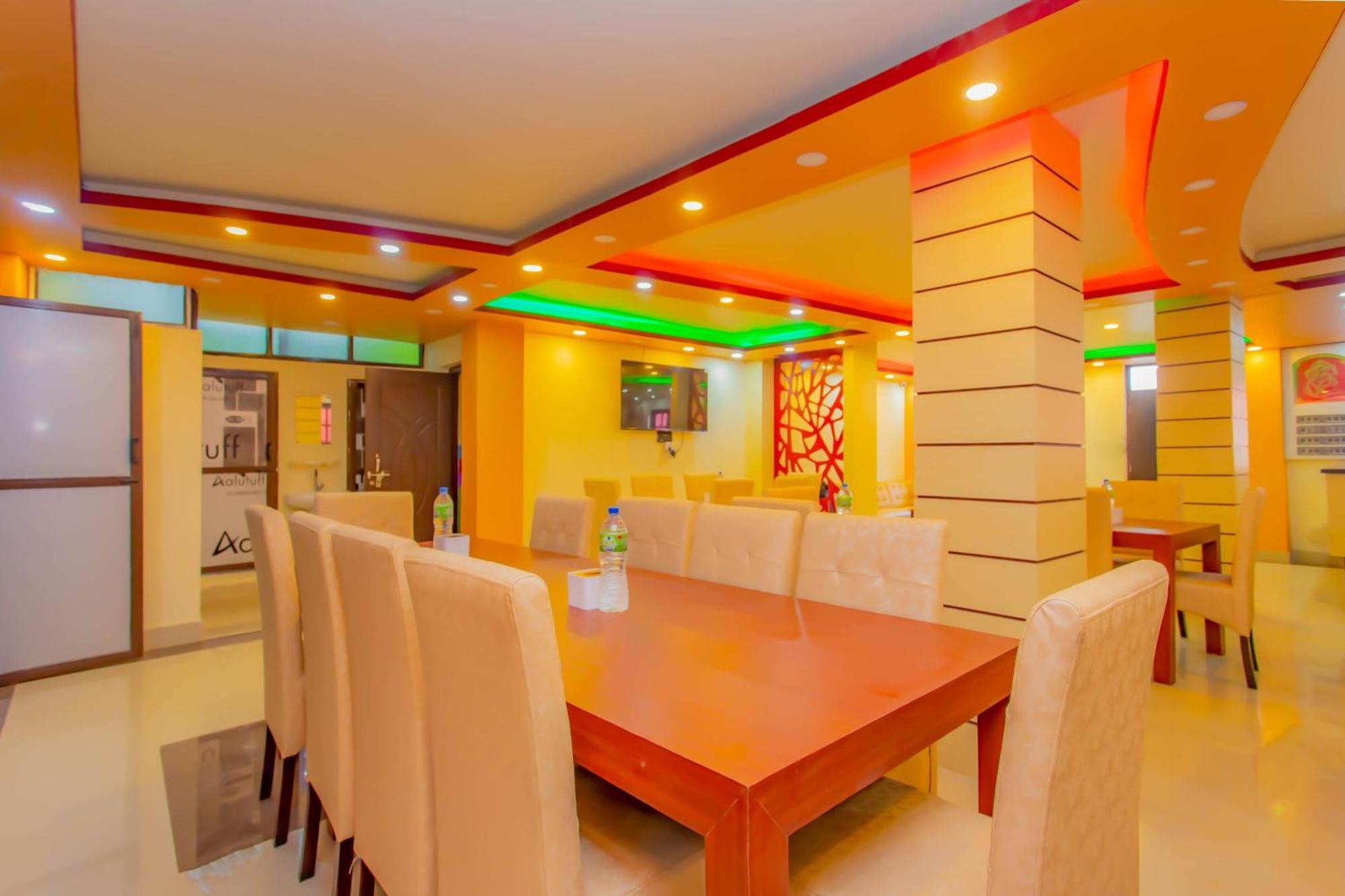 Oyo 589 Hotel Trimurti Катманду Екстериор снимка