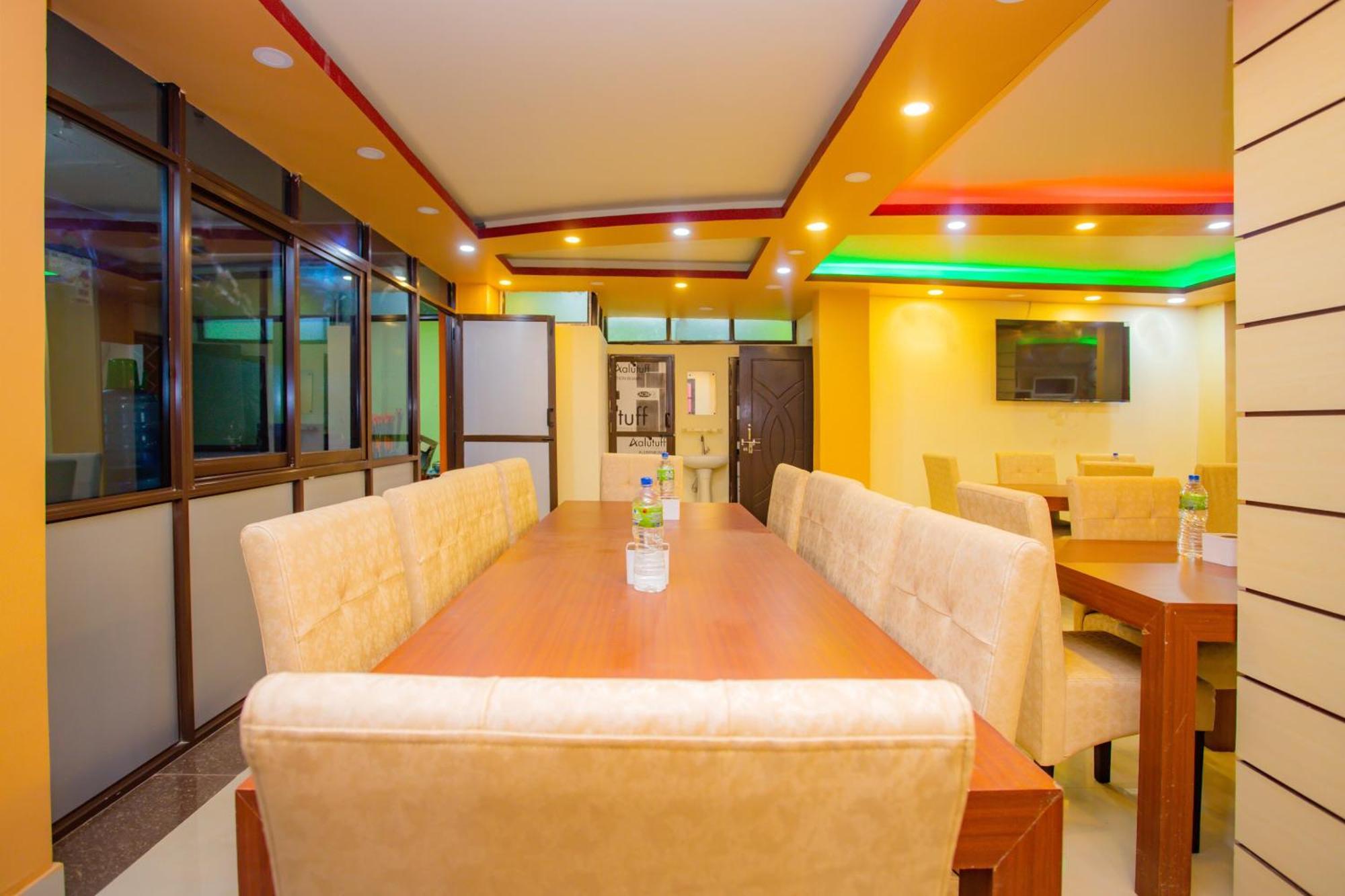 Oyo 589 Hotel Trimurti Катманду Екстериор снимка