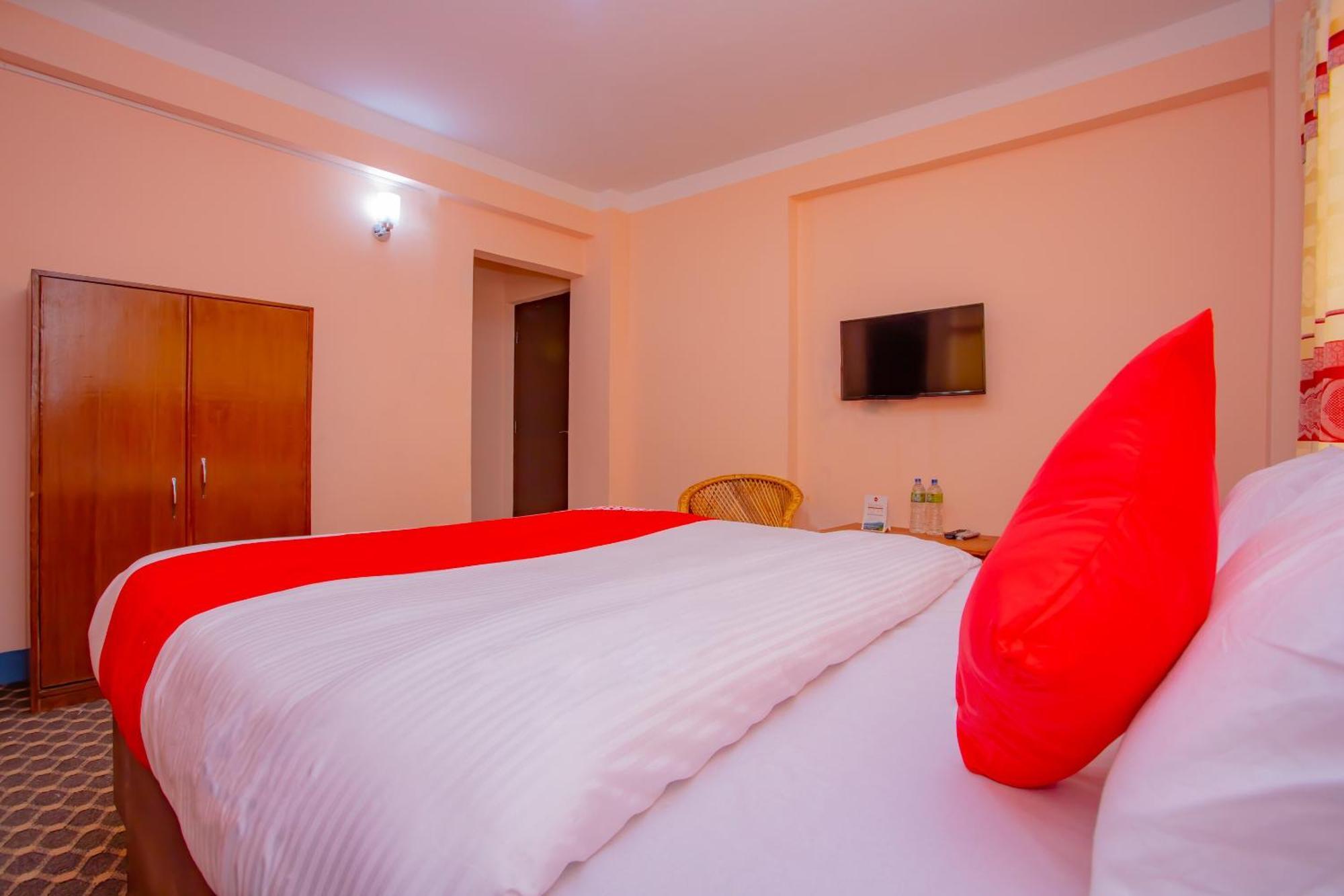 Oyo 589 Hotel Trimurti Катманду Екстериор снимка