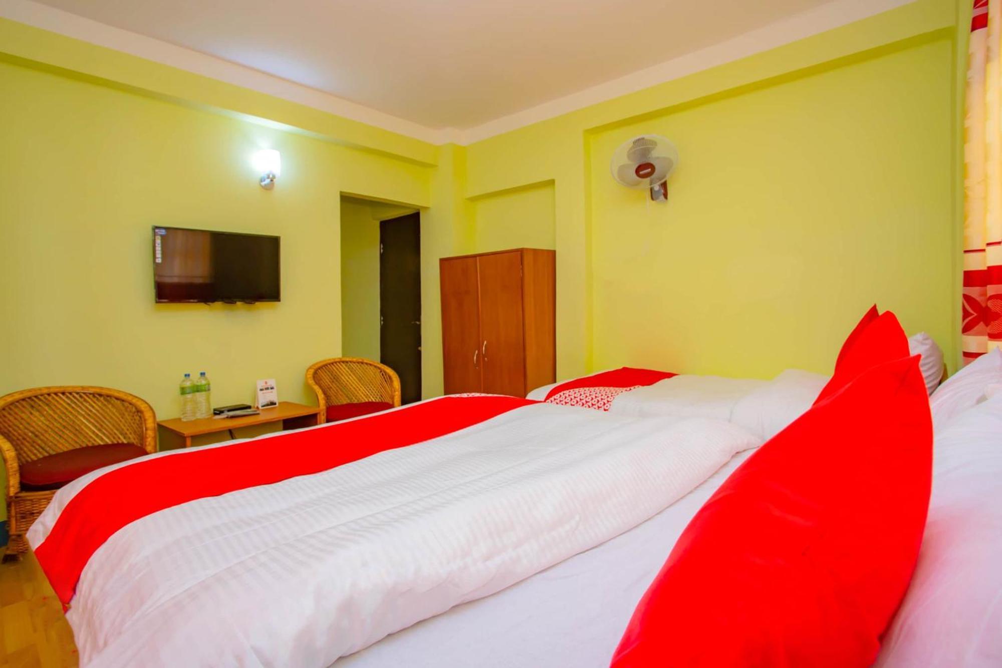 Oyo 589 Hotel Trimurti Катманду Екстериор снимка