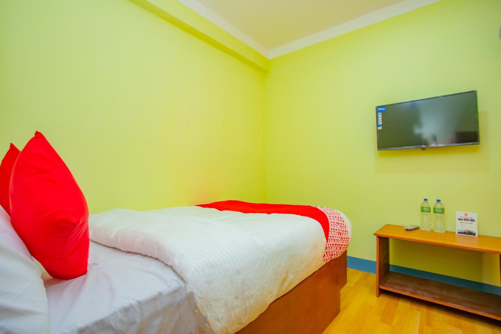 Oyo 589 Hotel Trimurti Катманду Екстериор снимка