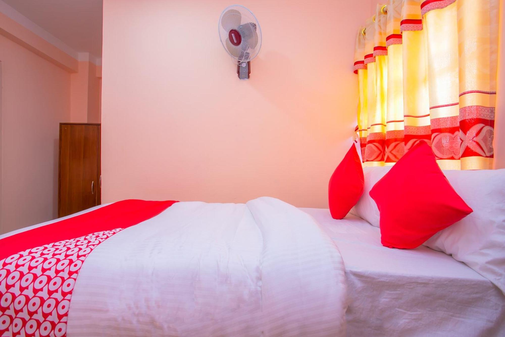 Oyo 589 Hotel Trimurti Катманду Екстериор снимка