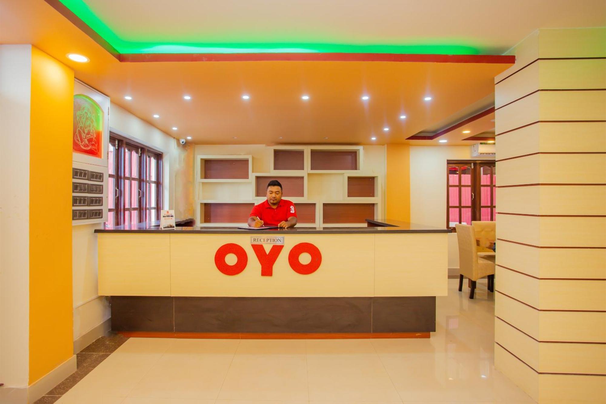 Oyo 589 Hotel Trimurti Катманду Екстериор снимка