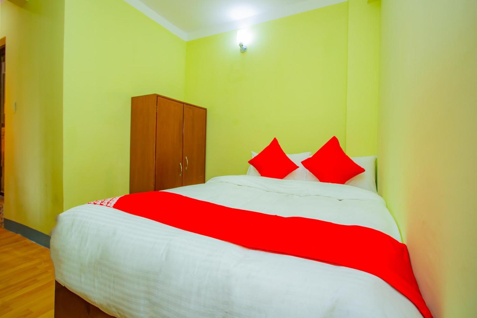 Oyo 589 Hotel Trimurti Катманду Екстериор снимка