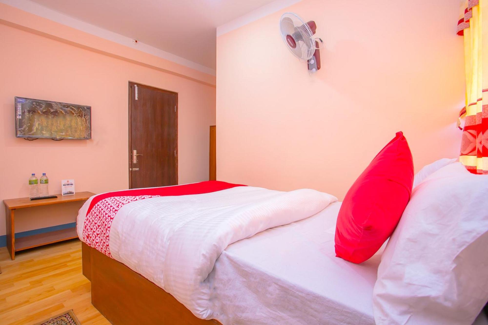 Oyo 589 Hotel Trimurti Катманду Екстериор снимка