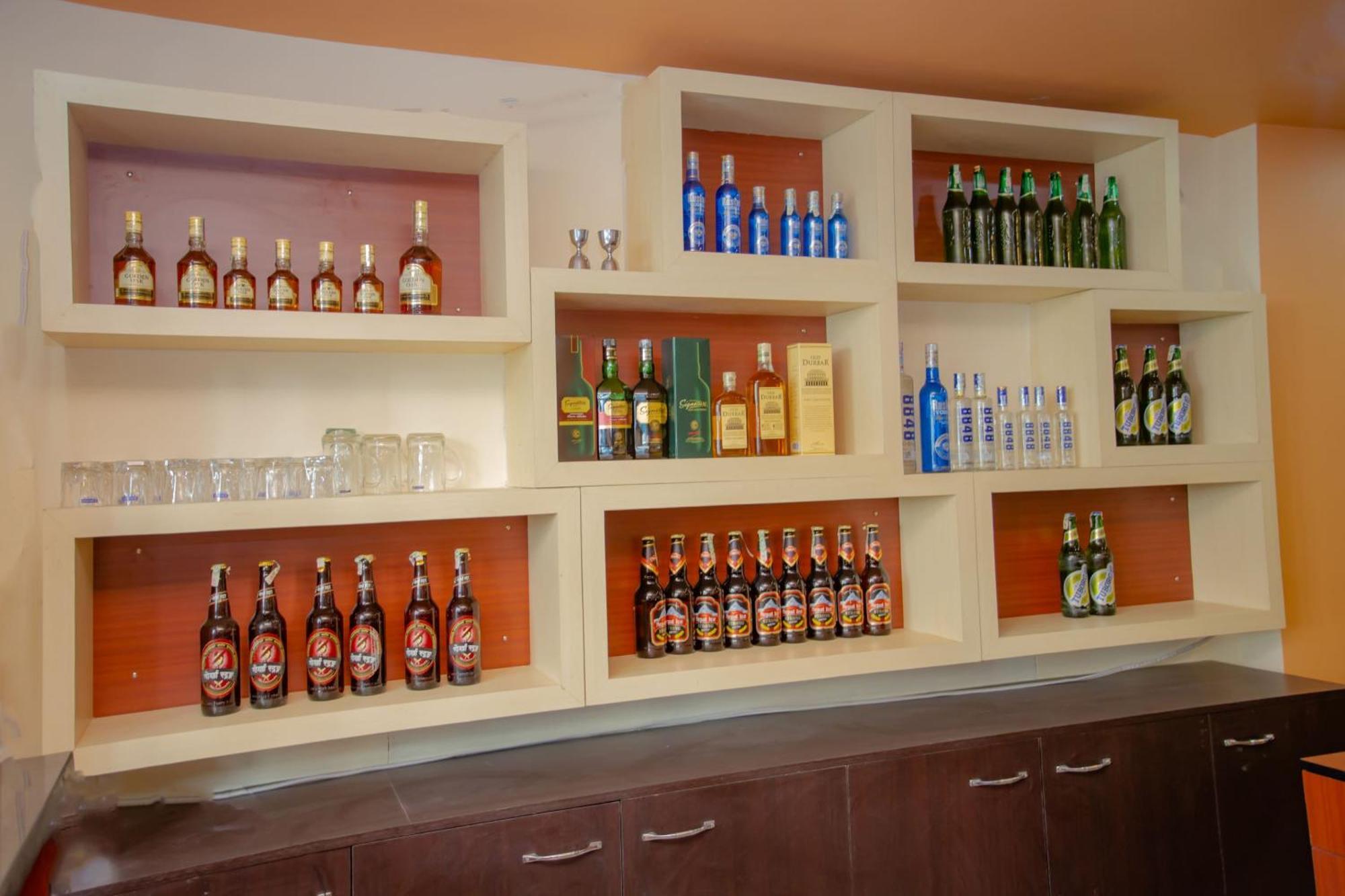 Oyo 589 Hotel Trimurti Катманду Екстериор снимка