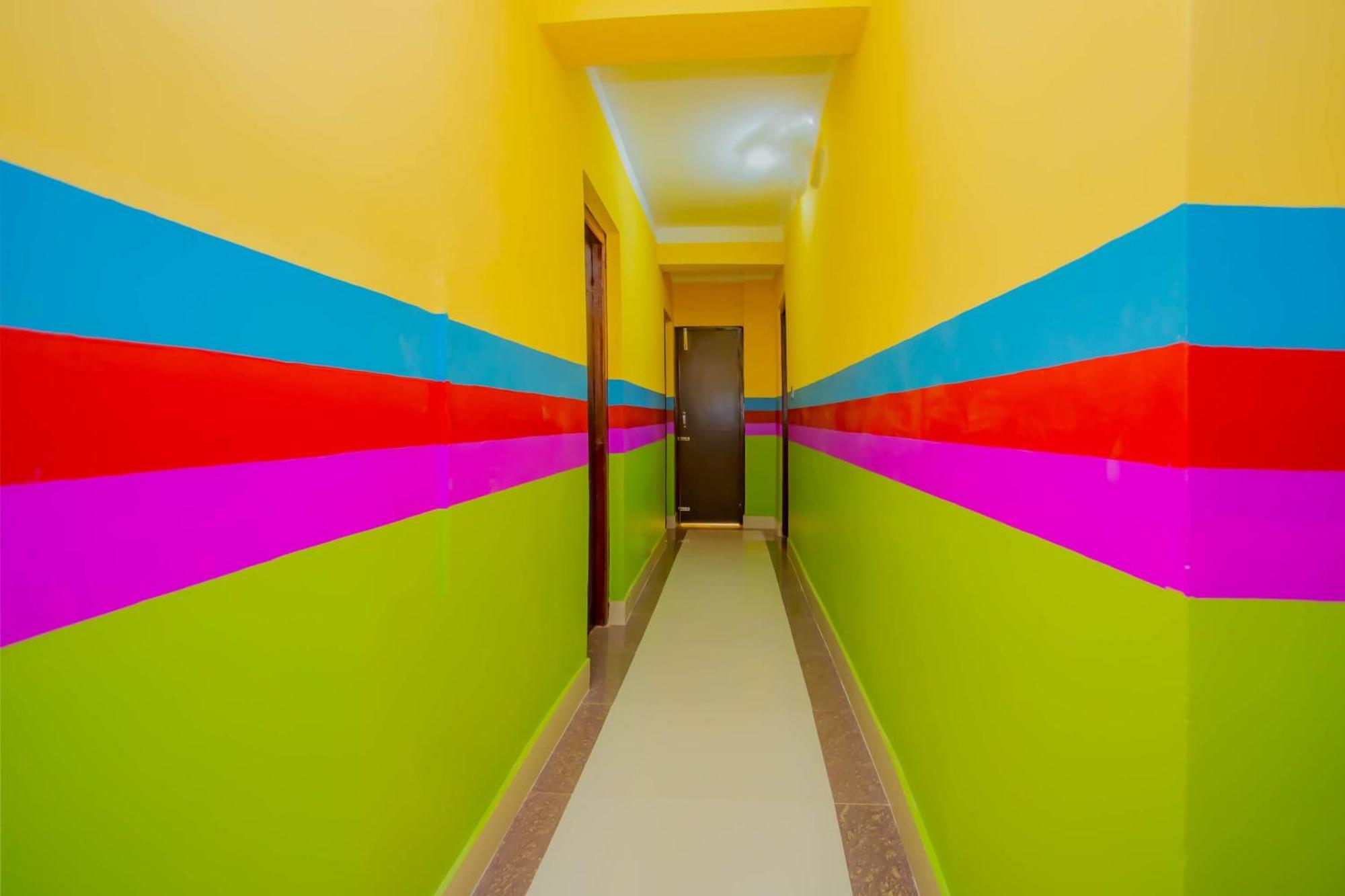 Oyo 589 Hotel Trimurti Катманду Екстериор снимка