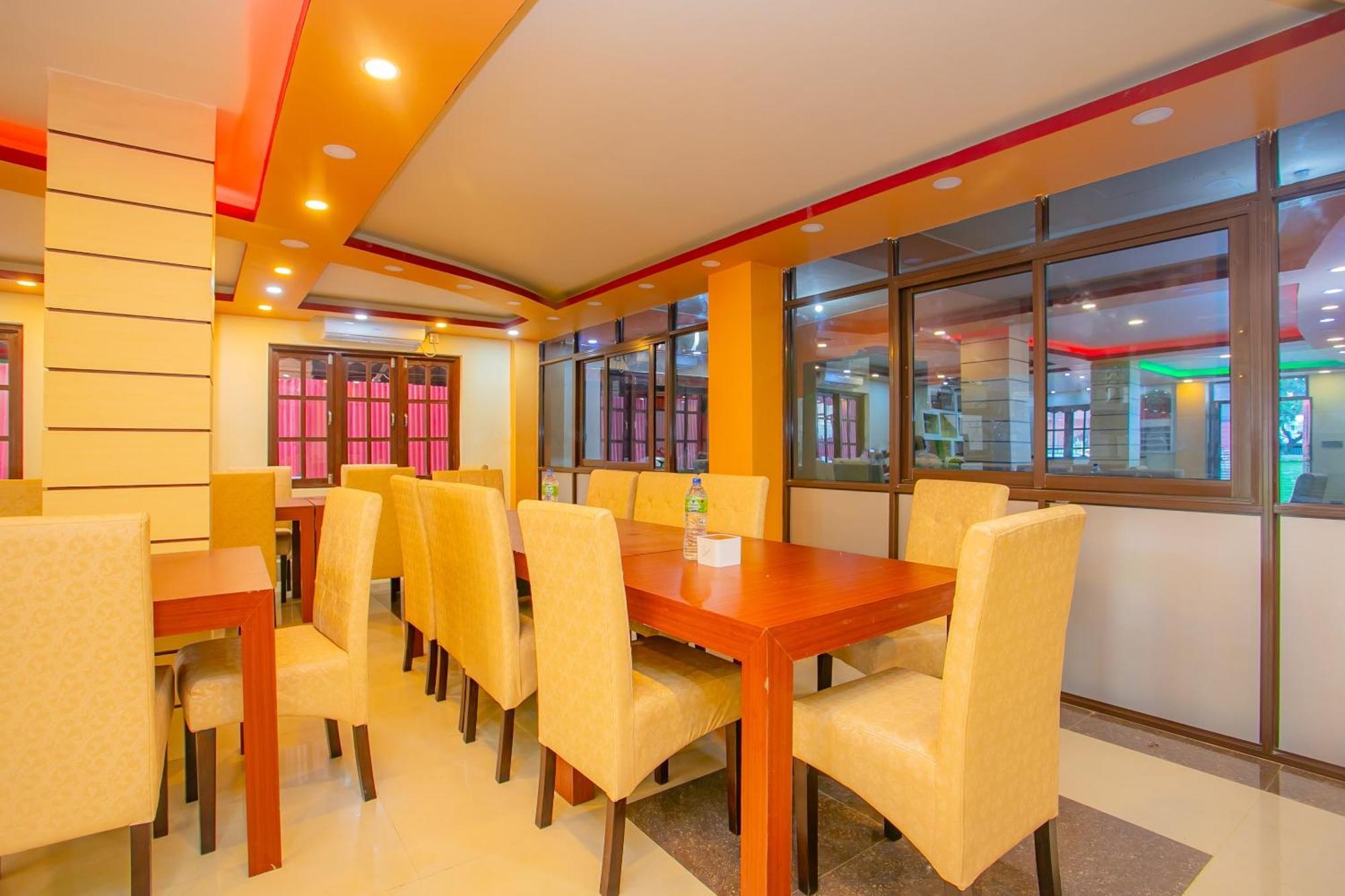 Oyo 589 Hotel Trimurti Катманду Екстериор снимка