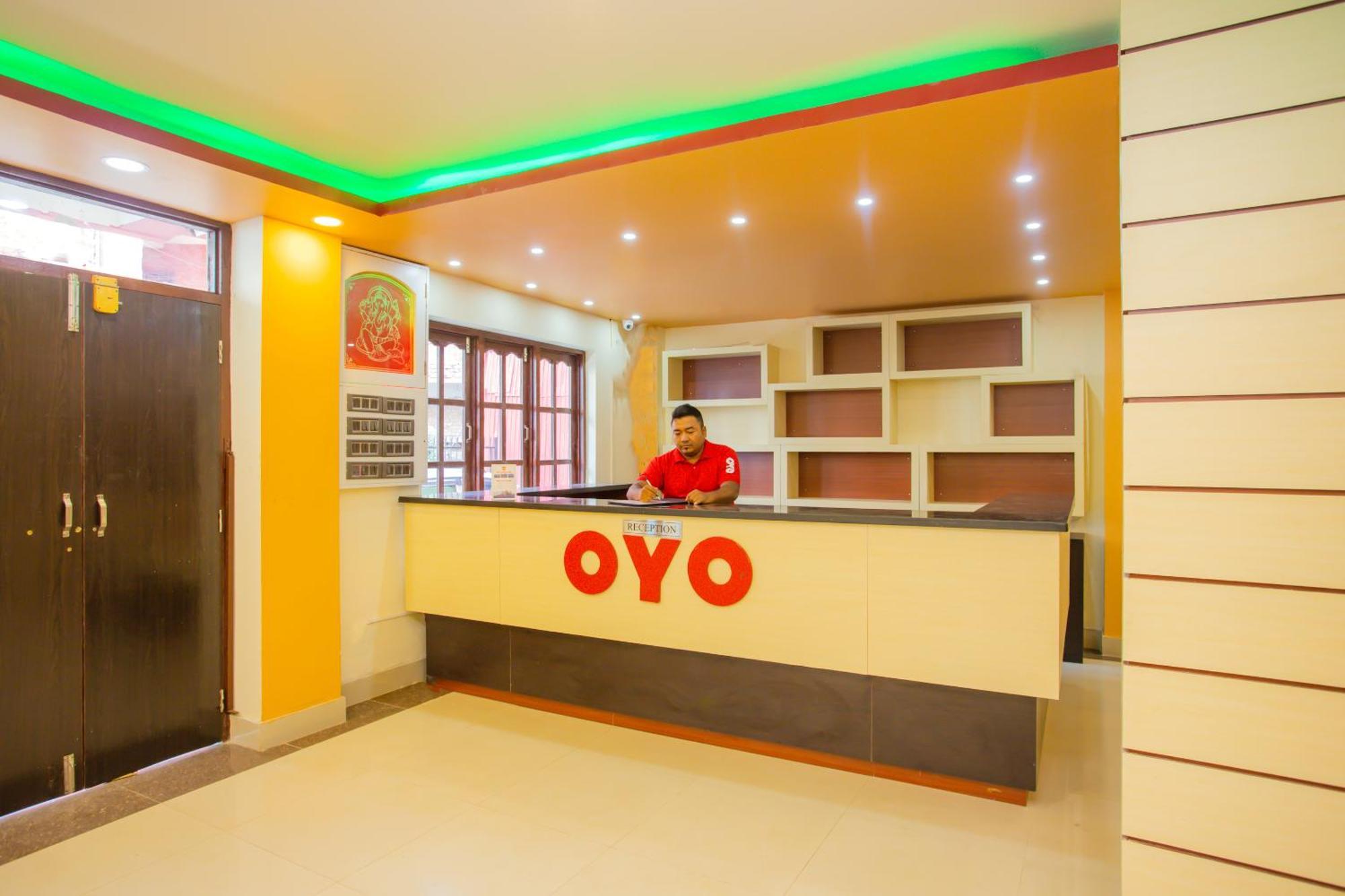 Oyo 589 Hotel Trimurti Катманду Екстериор снимка